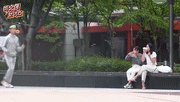 头上挂个甜甜圈跑步,看看路人会有什么反应